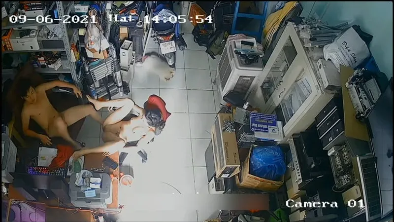 Vợ anh xã địt nhau trong của của quý máy tính