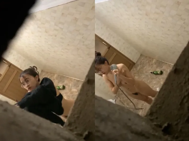 Quay lén bạn gái vú ngon tắm, khe bím chảy nước ròng ròng